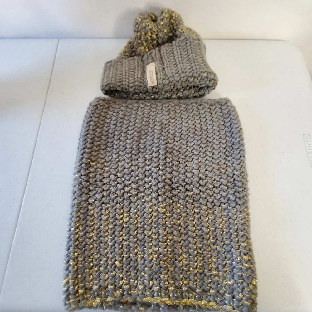 Verloop Knit Hat and Neck Scarf Set Gray and Metallic Slouchy Skull Cap Cowl